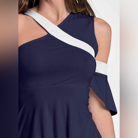 NWOT Venus Navy/White ColorBlock Flutter Sleeve Cold Shoulder Asymmetrical M Top - Picture 4 of 8